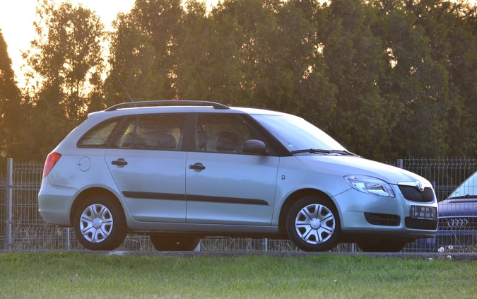 Skoda Fabia cena 13300 przebieg: 114385, rok produkcji 2010 z Chojnów małe 301
